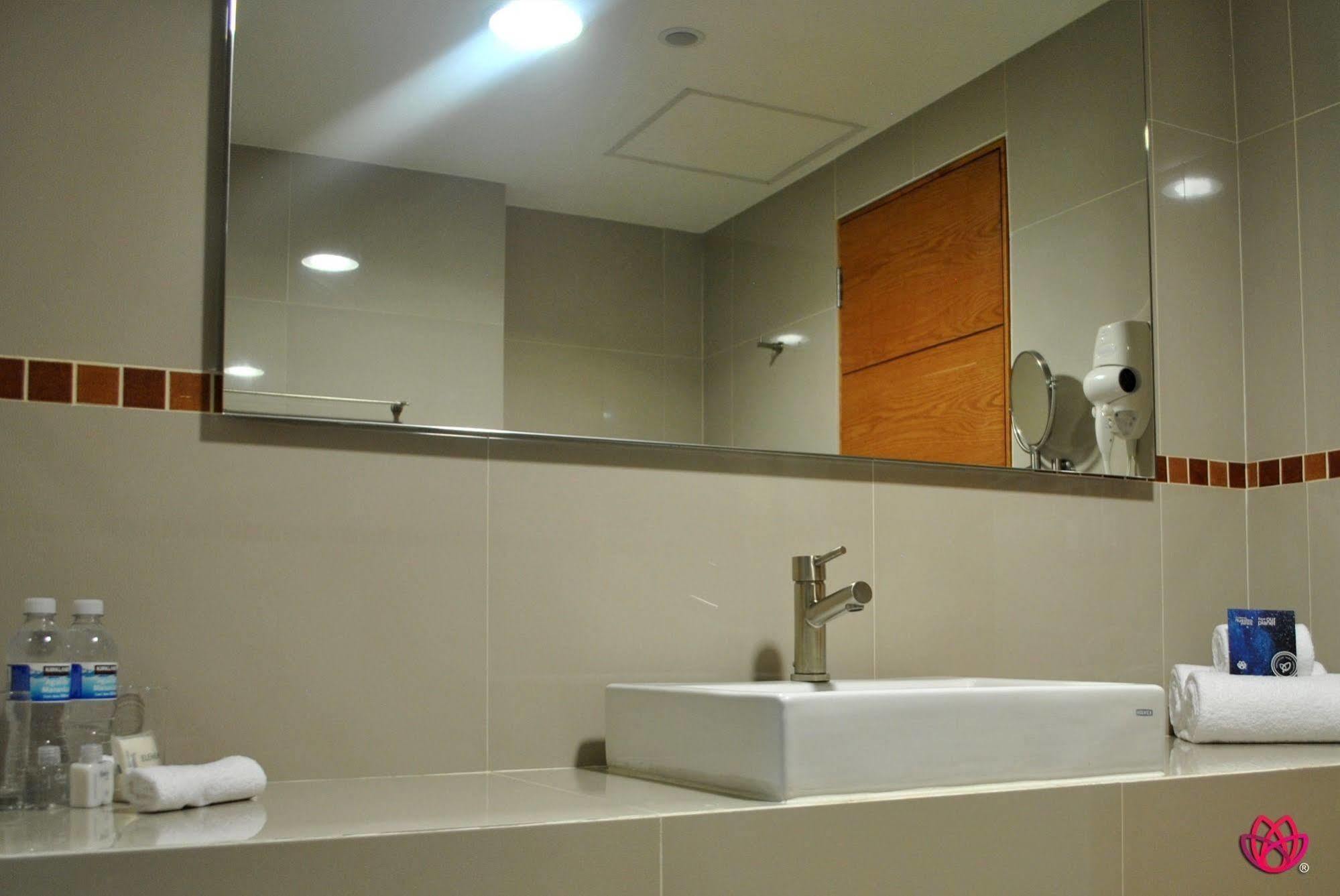 Hotel Y Tu Expo Guadalajara Kültér fotó
